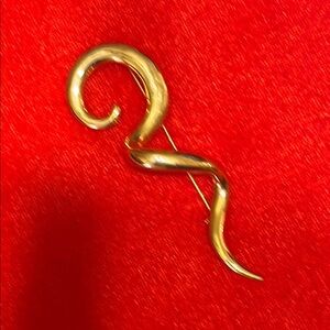 Elegant Gold Swirl Brooch